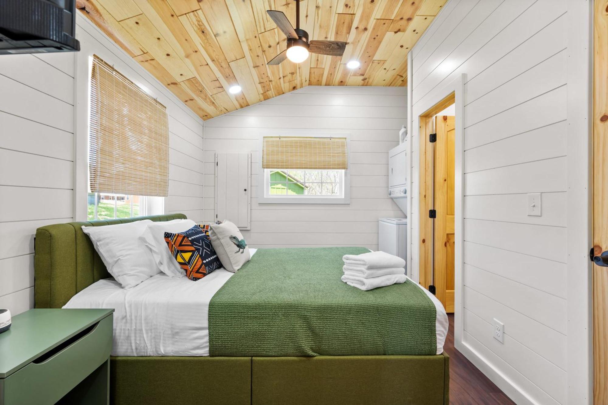 The Lodges At Eden Reserve - Pet Friendly Cabins Near Ark Williamstown Exteriör bild
