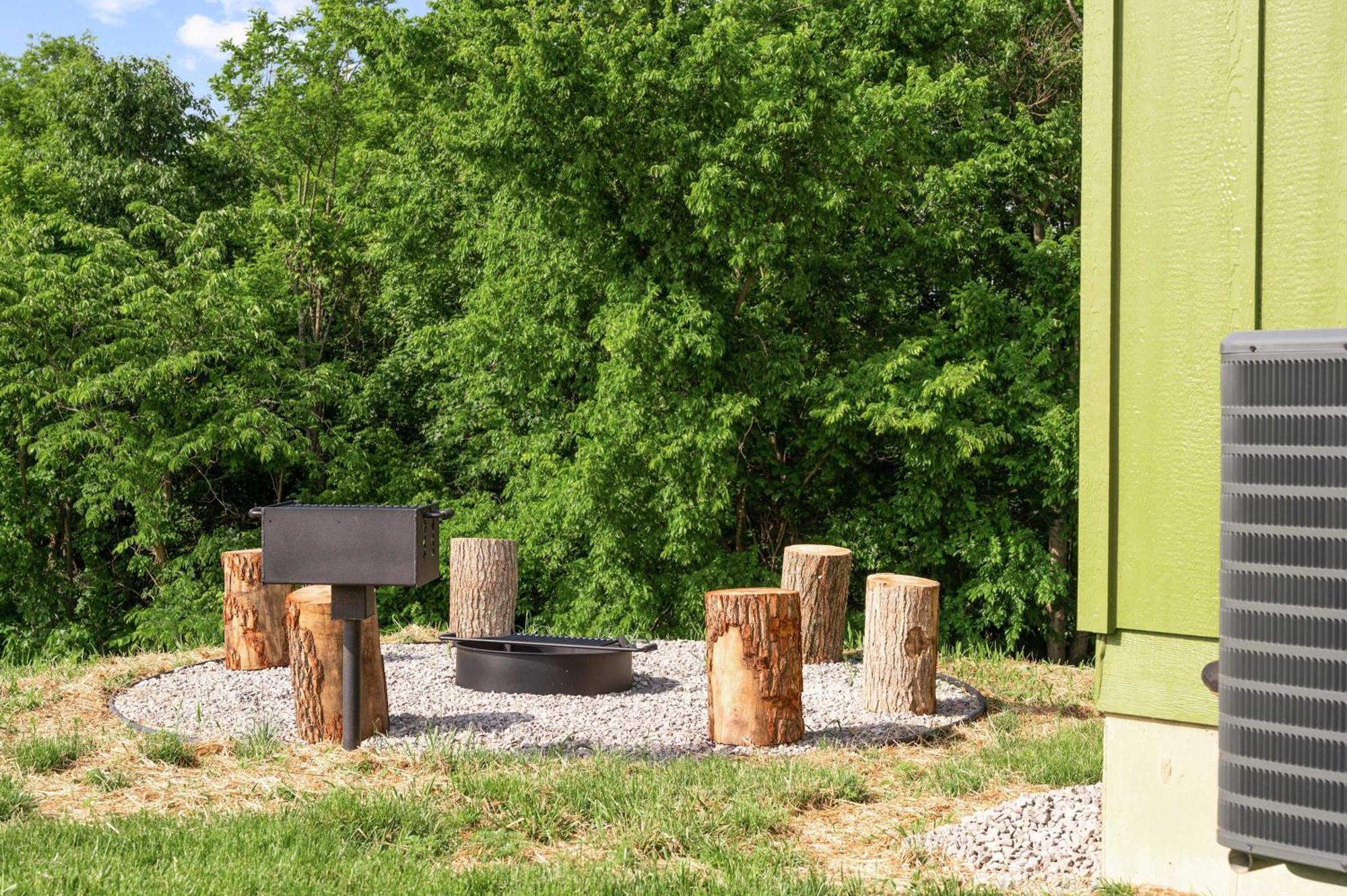 The Lodges At Eden Reserve - Pet Friendly Cabins Near Ark Williamstown Exteriör bild